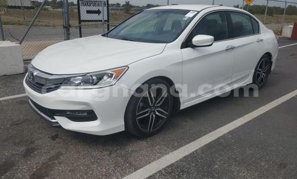 Sayi Na hannu Honda Accord White Mota in Accra a Greater Accra