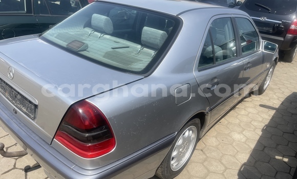 Ra Àlòkù Mercedes‒Benz C–Class Silver Ọkọ̀ in Accra ni Greater Accra