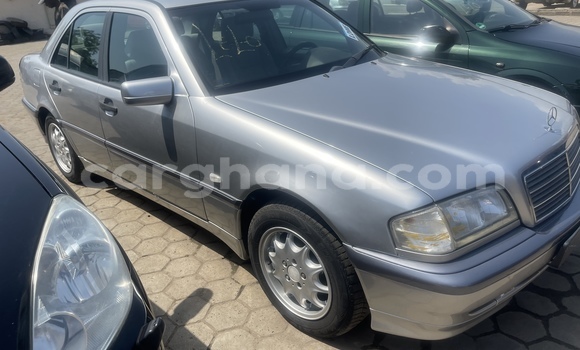 Sayi Na hannu Mercedes‒Benz C–Class Azurfa Mota in Accra a Greater Accra Sayi Na hannu Mercedes‒Benz C–Class Azurfa Mota in Accra a Greater Accra