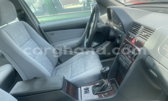 Sayi Na hannu Mercedes‒Benz C–Class Azurfa Mota in Accra a Greater Accra Sayi Na hannu Mercedes‒Benz C–Class Azurfa Mota in Accra a Greater Accra