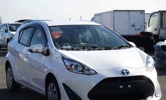 Buy Used Toyota Aqua White Car in Sekondi–Takoradi Metropolitan in Western