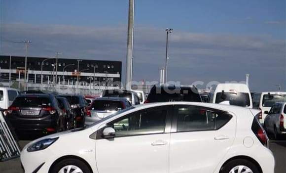 Sayi Na hannu Toyota Aqua White Mota in Sekondi–Takoradi Metropolitan a Yamma Sayi Na hannu Toyota Aqua White Mota in Sekondi–Takoradi Metropolitan a Yamma