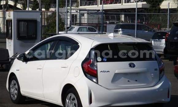 Sayi Na hannu Toyota Aqua White Mota in Sekondi–Takoradi Metropolitan a Yamma Sayi Na hannu Toyota Aqua White Mota in Sekondi–Takoradi Metropolitan a Yamma