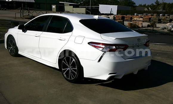 Sayi Na hannu Toyota Camry White Mota in Accra a Greater Accra Sayi Na hannu Toyota Camry White Mota in Accra a Greater Accra