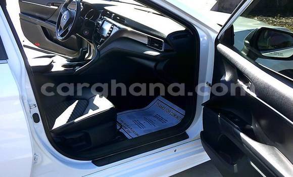 Sayi Na hannu Toyota Camry White Mota in Accra a Greater Accra Sayi Na hannu Toyota Camry White Mota in Accra a Greater Accra