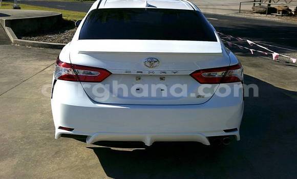 Sayi Na hannu Toyota Camry White Mota in Accra a Greater Accra Sayi Na hannu Toyota Camry White Mota in Accra a Greater Accra