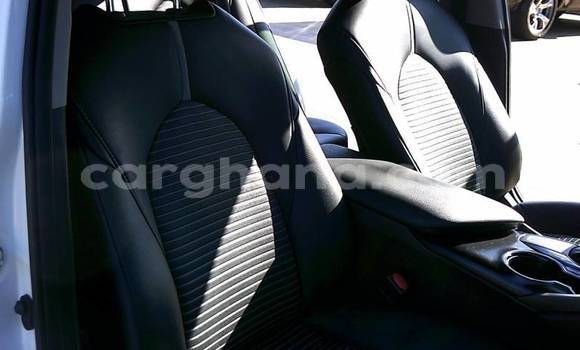 Sayi Na hannu Toyota Camry White Mota in Accra a Greater Accra Sayi Na hannu Toyota Camry White Mota in Accra a Greater Accra