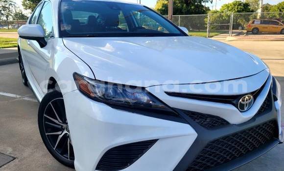 Sayi Na hannu Toyota Camry White Mota in Accra a Greater Accra Sayi Na hannu Toyota Camry White Mota in Accra a Greater Accra