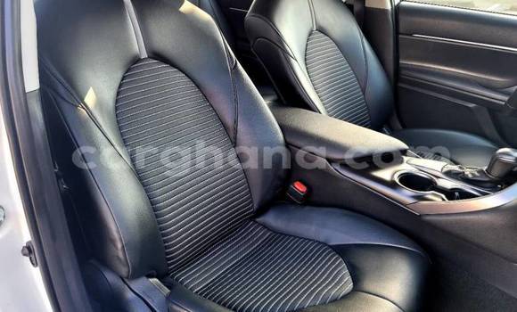 Sayi Na hannu Toyota Camry White Mota in Accra a Greater Accra Sayi Na hannu Toyota Camry White Mota in Accra a Greater Accra