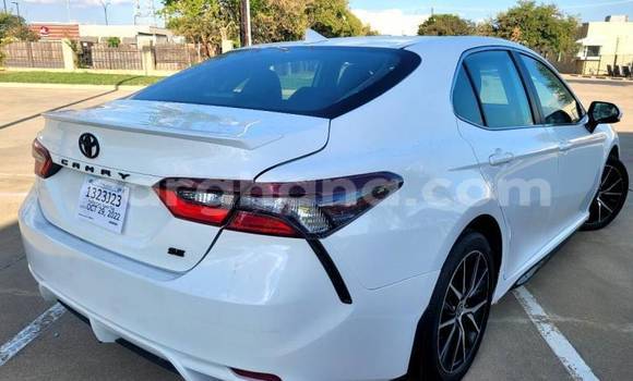 Sayi Na hannu Toyota Camry White Mota in Accra a Greater Accra Sayi Na hannu Toyota Camry White Mota in Accra a Greater Accra
