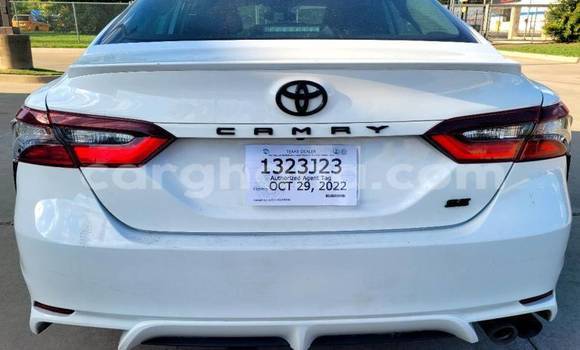 Sayi Na hannu Toyota Camry White Mota in Accra a Greater Accra Sayi Na hannu Toyota Camry White Mota in Accra a Greater Accra