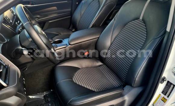 Sayi Na hannu Toyota Camry White Mota in Accra a Greater Accra Sayi Na hannu Toyota Camry White Mota in Accra a Greater Accra