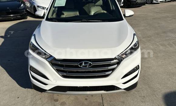 Ra Àlòkù Hyundai Tucson funfun Ọkọ̀ in Accra ni Greater Accra Ra Àlòkù Hyundai Tucson funfun Ọkọ̀ in Accra ni Greater Accra