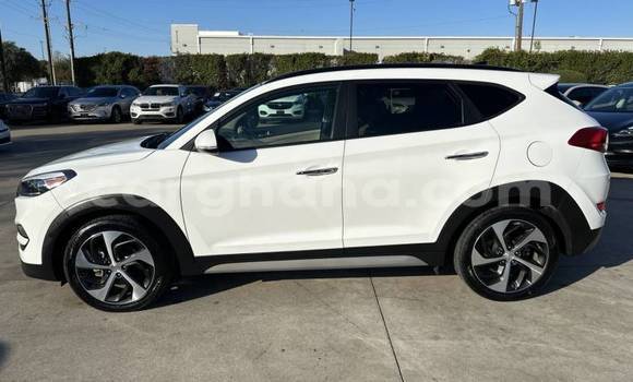 Ra Àlòkù Hyundai Tucson funfun Ọkọ̀ in Accra ni Greater Accra Ra Àlòkù Hyundai Tucson funfun Ọkọ̀ in Accra ni Greater Accra