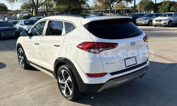 Ra Àlòkù Hyundai Tucson funfun Ọkọ̀ in Accra ni Greater Accra Ra Àlòkù Hyundai Tucson funfun Ọkọ̀ in Accra ni Greater Accra