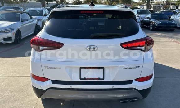 Ra Àlòkù Hyundai Tucson funfun Ọkọ̀ in Accra ni Greater Accra Ra Àlòkù Hyundai Tucson funfun Ọkọ̀ in Accra ni Greater Accra