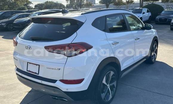 Ra Àlòkù Hyundai Tucson funfun Ọkọ̀ in Accra ni Greater Accra Ra Àlòkù Hyundai Tucson funfun Ọkọ̀ in Accra ni Greater Accra