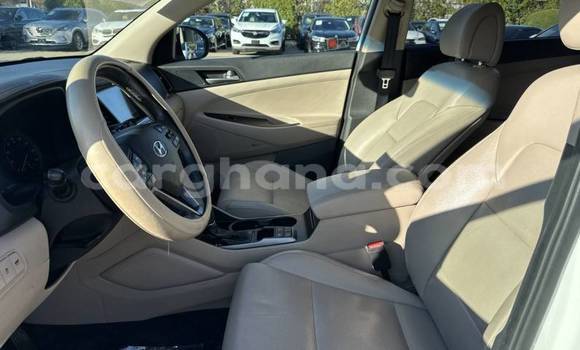 Ra Àlòkù Hyundai Tucson funfun Ọkọ̀ in Accra ni Greater Accra Ra Àlòkù Hyundai Tucson funfun Ọkọ̀ in Accra ni Greater Accra