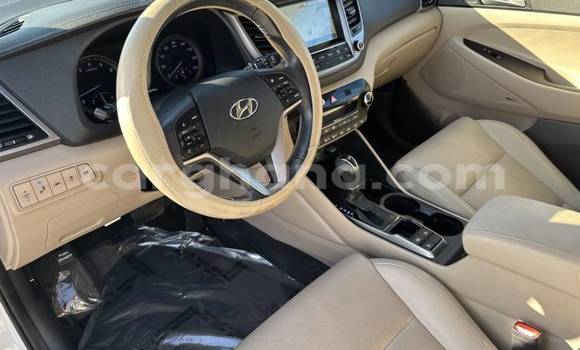 Ra Àlòkù Hyundai Tucson funfun Ọkọ̀ in Accra ni Greater Accra Ra Àlòkù Hyundai Tucson funfun Ọkọ̀ in Accra ni Greater Accra