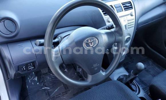 Sayi Na hannu Toyota Yaris White Mota in Accra a Greater Accra Sayi Na hannu Toyota Yaris White Mota in Accra a Greater Accra