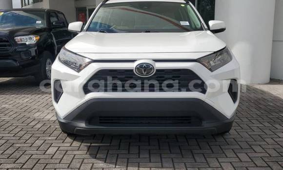 Sayi Na hannu Toyota RAV4 White Mota in Accra a Greater Accra Sayi Na hannu Toyota RAV4 White Mota in Accra a Greater Accra