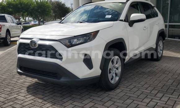 Sayi Na hannu Toyota RAV4 White Mota in Accra a Greater Accra Sayi Na hannu Toyota RAV4 White Mota in Accra a Greater Accra