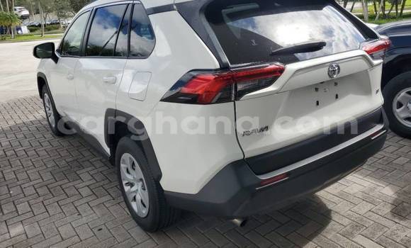 Sayi Na hannu Toyota RAV4 White Mota in Accra a Greater Accra Sayi Na hannu Toyota RAV4 White Mota in Accra a Greater Accra