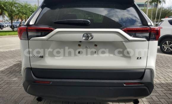Sayi Na hannu Toyota RAV4 White Mota in Accra a Greater Accra Sayi Na hannu Toyota RAV4 White Mota in Accra a Greater Accra