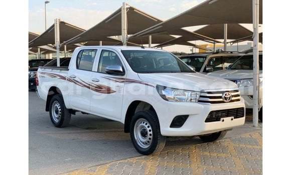 Sayi Imported Toyota Hilux White Mota in Import - Dubai a Ashanti Sayi Imported Toyota Hilux White Mota in Import - Dubai a Ashanti