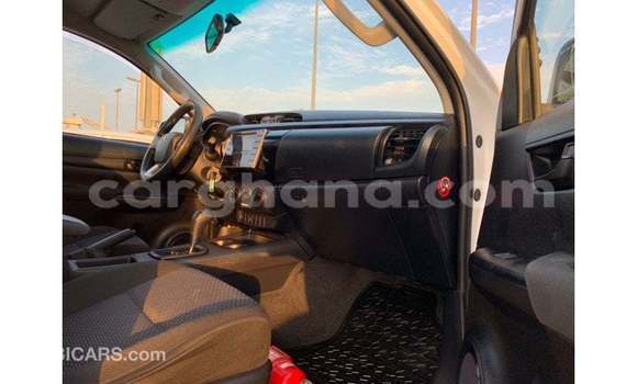 Sayi Imported Toyota Hilux White Mota in Import - Dubai a Ashanti Sayi Imported Toyota Hilux White Mota in Import - Dubai a Ashanti