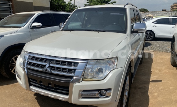 Sayi Na hannu Mitsubishi Pajero White Mota in Accra a Greater Accra