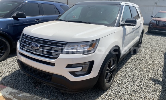 Buy Used Ford Explorer White Car in Accra in Greater Accra Buy Used Ford Explorer White Car in Accra in Greater Accra