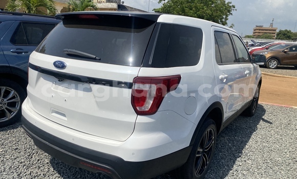 Buy Used Ford Explorer White Car in Accra in Greater Accra Buy Used Ford Explorer White Car in Accra in Greater Accra