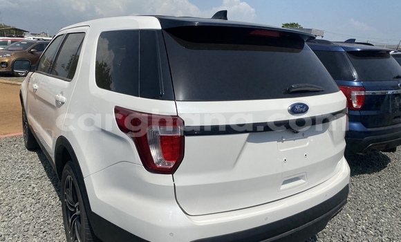 Buy Used Ford Explorer White Car in Accra in Greater Accra Buy Used Ford Explorer White Car in Accra in Greater Accra