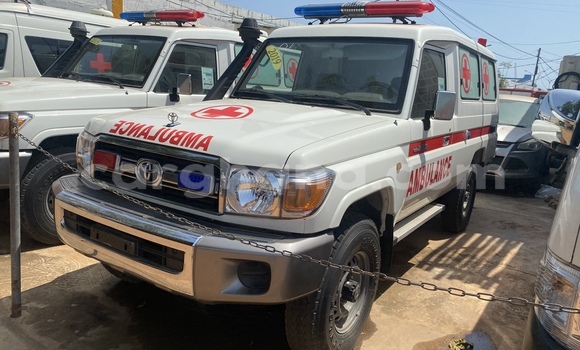 Sayi Na hannu Toyota Land Cruiser White Mota in Accra a Greater Accra Sayi Na hannu Toyota Land Cruiser White Mota in Accra a Greater Accra