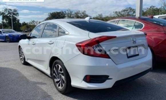 Sayi Na hannu Honda Civic White Mota in Accra a Greater Accra Sayi Na hannu Honda Civic White Mota in Accra a Greater Accra