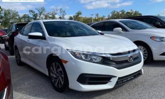 Sayi Na hannu Honda Civic White Mota in Accra a Greater Accra Sayi Na hannu Honda Civic White Mota in Accra a Greater Accra