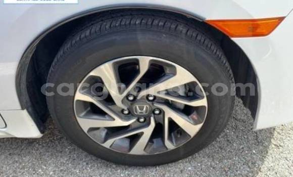 Sayi Na hannu Honda Civic White Mota in Accra a Greater Accra Sayi Na hannu Honda Civic White Mota in Accra a Greater Accra
