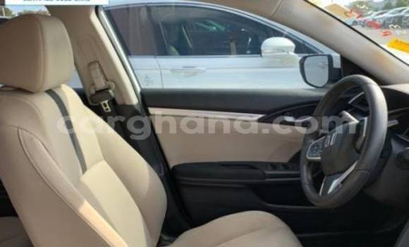 Sayi Na hannu Honda Civic White Mota in Accra a Greater Accra Sayi Na hannu Honda Civic White Mota in Accra a Greater Accra