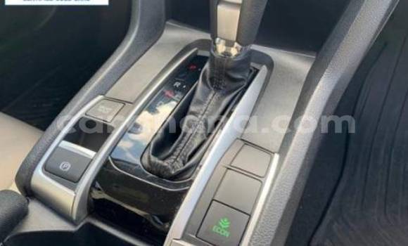 Sayi Na hannu Honda Civic White Mota in Accra a Greater Accra Sayi Na hannu Honda Civic White Mota in Accra a Greater Accra