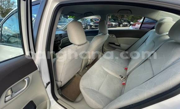 Ra Àlòkù Honda Civic funfun Ọkọ̀ in Accra ni Greater Accra Ra Àlòkù Honda Civic funfun Ọkọ̀ in Accra ni Greater Accra