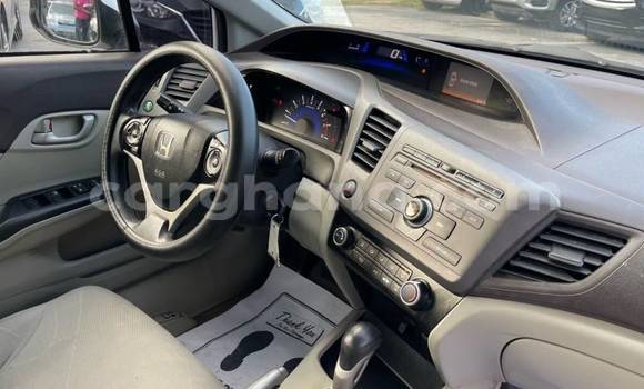 Ra Àlòkù Honda Civic funfun Ọkọ̀ in Accra ni Greater Accra Ra Àlòkù Honda Civic funfun Ọkọ̀ in Accra ni Greater Accra
