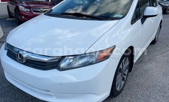 Ra Àlòkù Honda Civic funfun Ọkọ̀ in Accra ni Greater Accra Ra Àlòkù Honda Civic funfun Ọkọ̀ in Accra ni Greater Accra