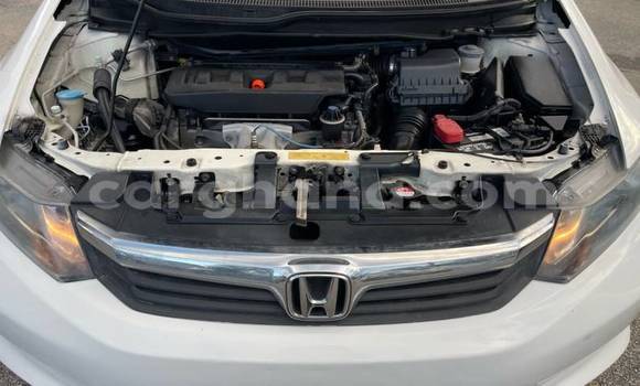 Ra Àlòkù Honda Civic funfun Ọkọ̀ in Accra ni Greater Accra Ra Àlòkù Honda Civic funfun Ọkọ̀ in Accra ni Greater Accra