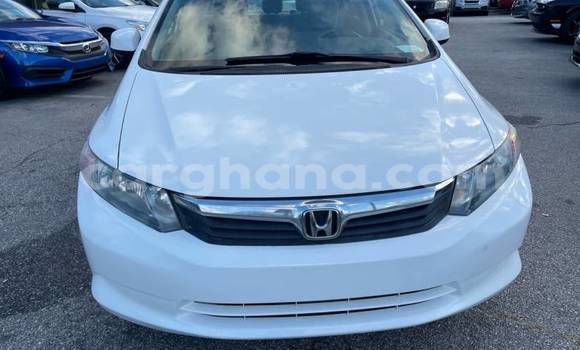 Ra Àlòkù Honda Civic funfun Ọkọ̀ in Accra ni Greater Accra Ra Àlòkù Honda Civic funfun Ọkọ̀ in Accra ni Greater Accra