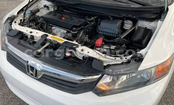 Ra Àlòkù Honda Civic funfun Ọkọ̀ in Accra ni Greater Accra Ra Àlòkù Honda Civic funfun Ọkọ̀ in Accra ni Greater Accra