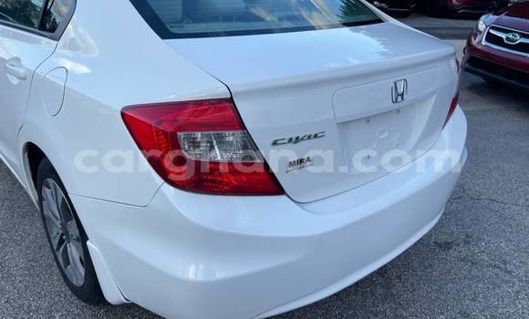 Ra Àlòkù Honda Civic funfun Ọkọ̀ in Accra ni Greater Accra Ra Àlòkù Honda Civic funfun Ọkọ̀ in Accra ni Greater Accra