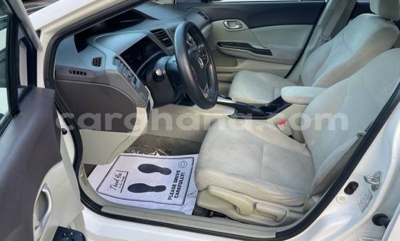 Ra Àlòkù Honda Civic funfun Ọkọ̀ in Accra ni Greater Accra Ra Àlòkù Honda Civic funfun Ọkọ̀ in Accra ni Greater Accra