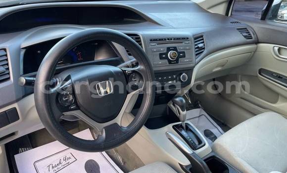 Ra Àlòkù Honda Civic funfun Ọkọ̀ in Accra ni Greater Accra Ra Àlòkù Honda Civic funfun Ọkọ̀ in Accra ni Greater Accra
