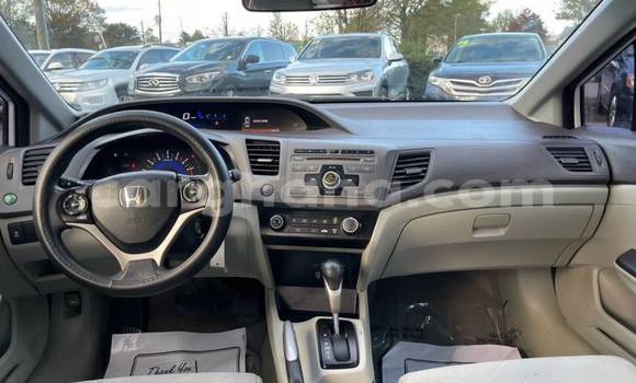 Ra Àlòkù Honda Civic funfun Ọkọ̀ in Accra ni Greater Accra Ra Àlòkù Honda Civic funfun Ọkọ̀ in Accra ni Greater Accra